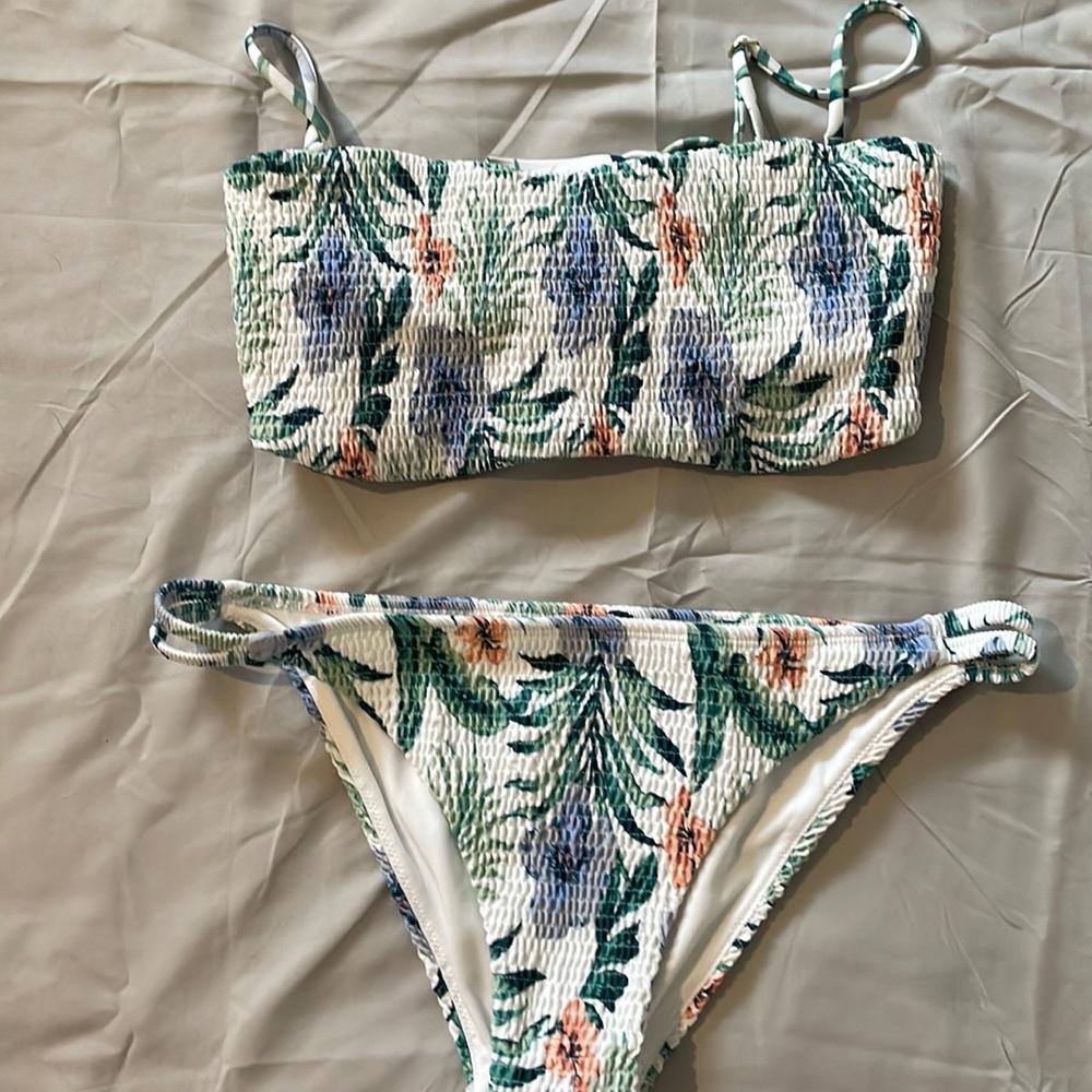 Hollister floral bikini set